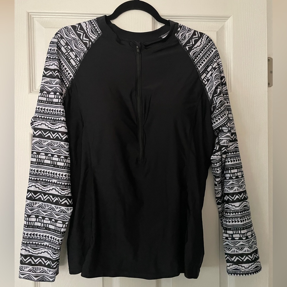 NWT Black and White Patterned Long Sleeve two piece bathing suit shorts